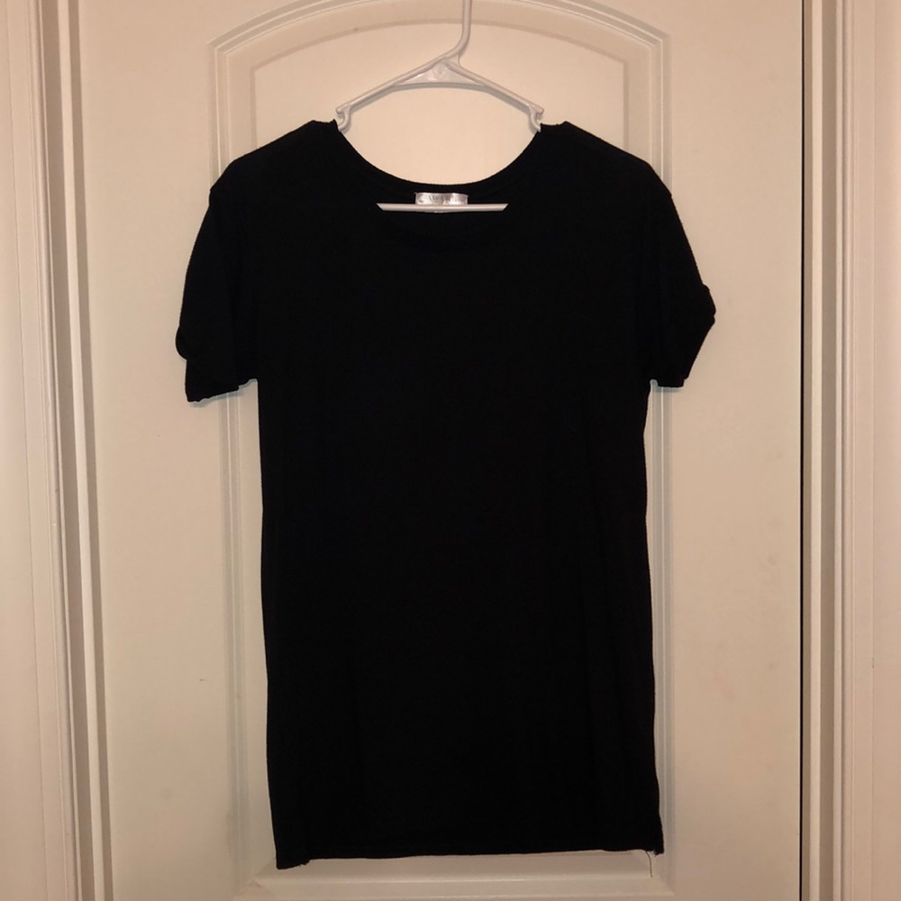 Black basic tee
